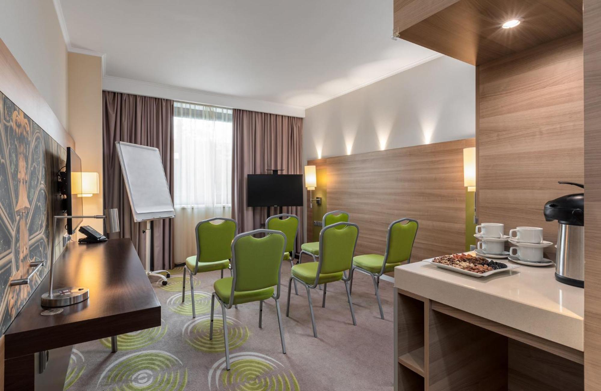 - Kyiv, An Ihg Hotel Kyiv