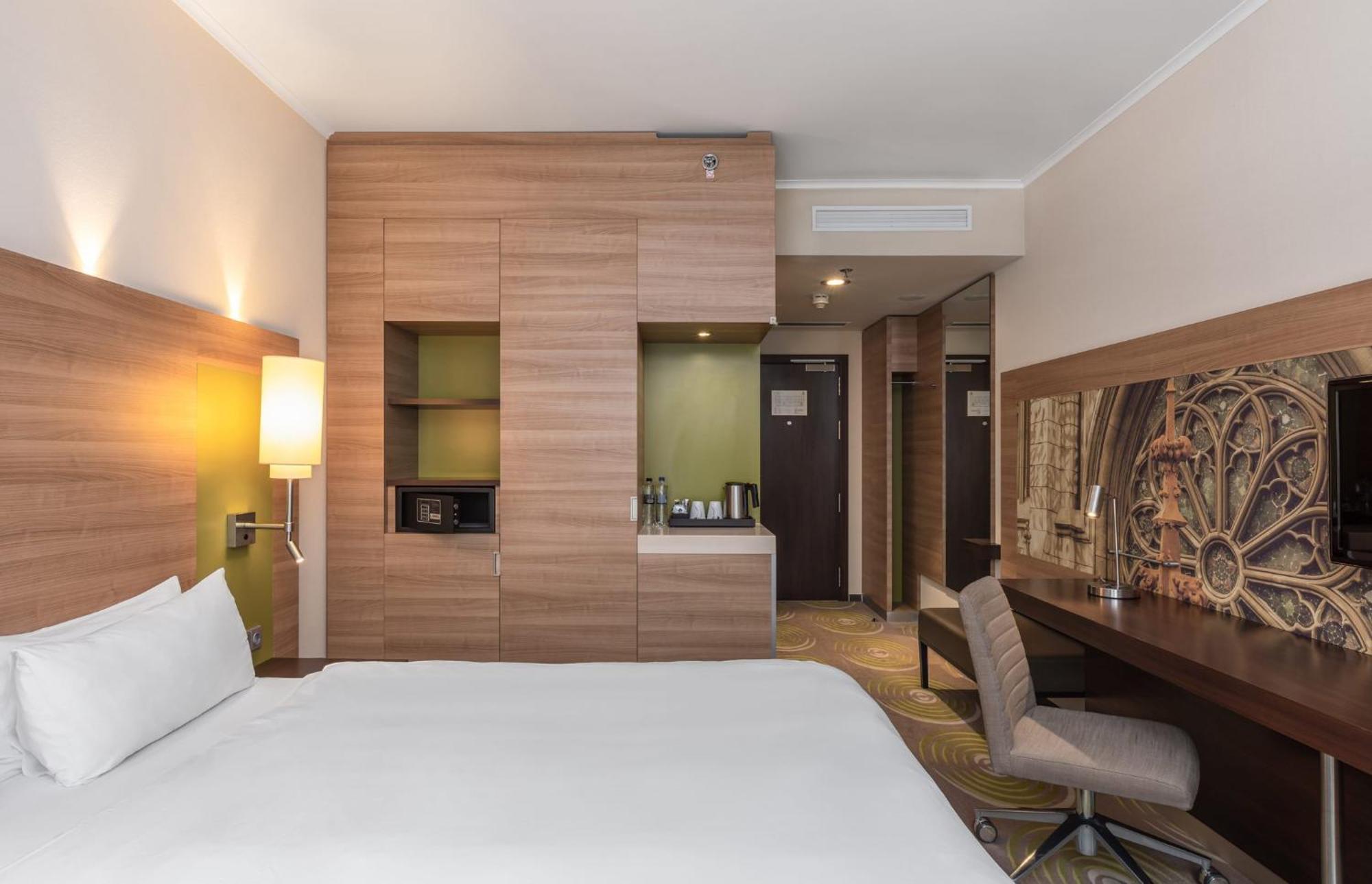- Kyiv, An Ihg Hotel Kyiv