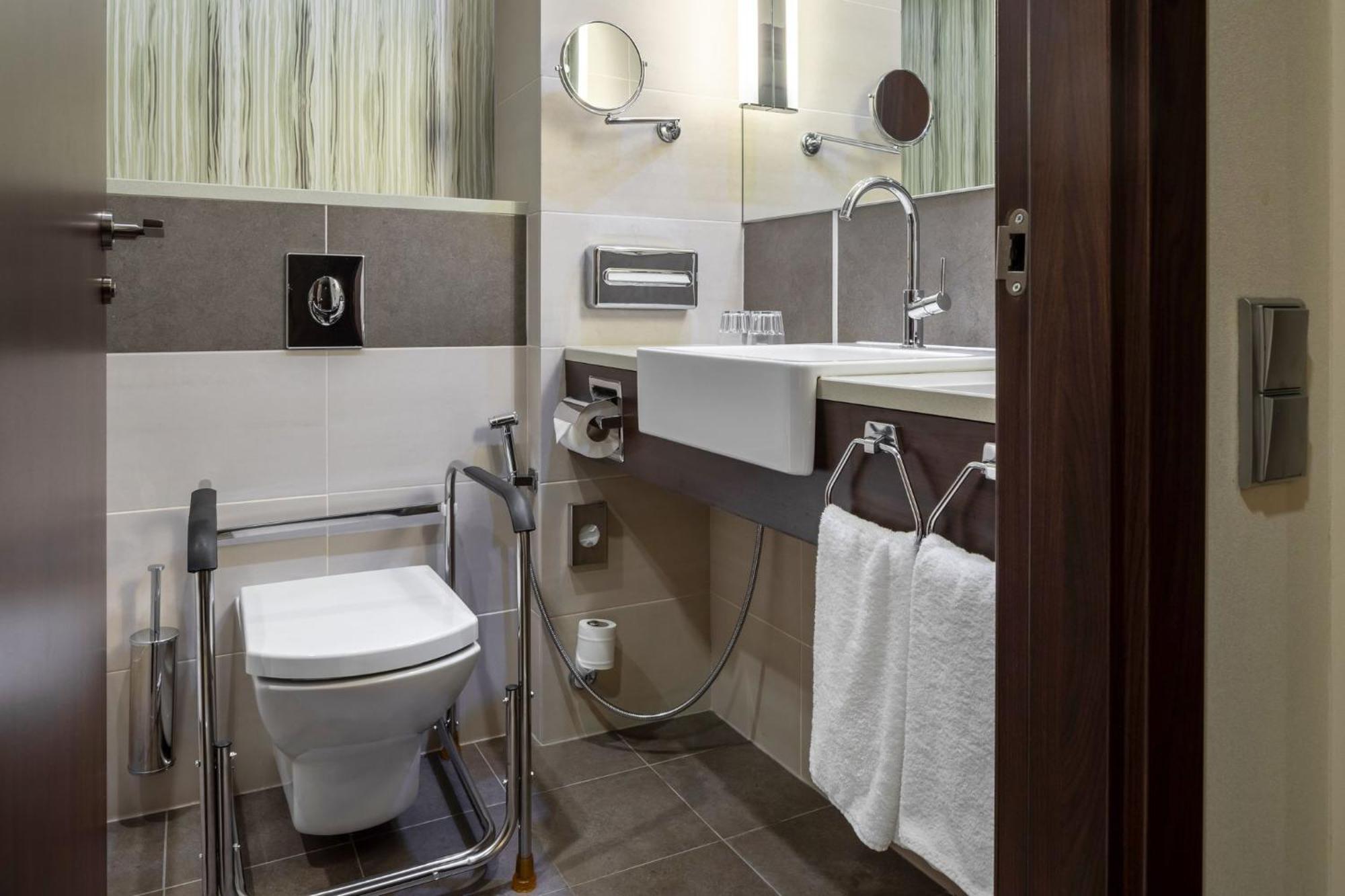 - Kyiv, An Ihg 4* Kyiv